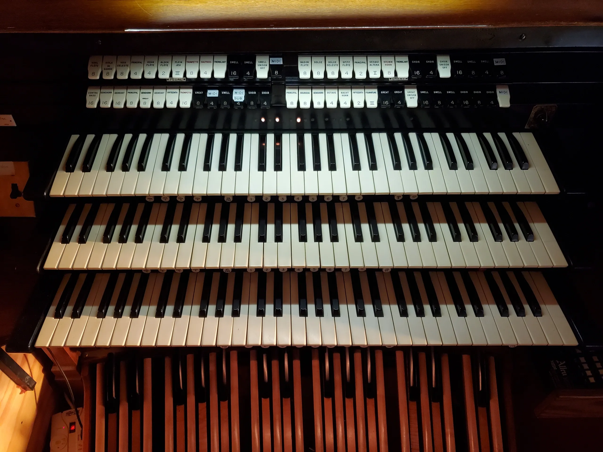 organ console 01